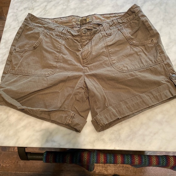 Lucky Brand Shorts OD Olive 8 - Picture 1 of 4